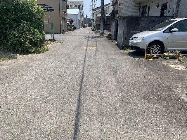 売土地　静岡市清水区清水町の前面道路含む現地写真|東は4.5ｍH場、西は９メートル幅の行動に面している整形地です。
