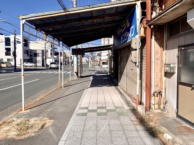 売土地　静岡市葵区新富町3丁目の前面道路含む現地写真|歩道が広くとられており、安全面も良さそうです。