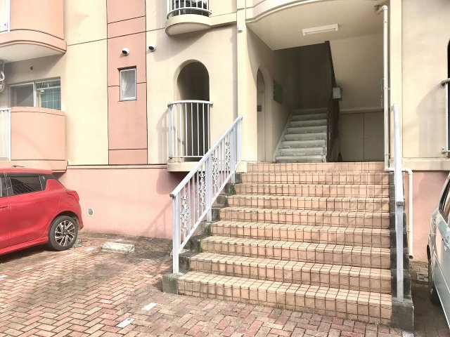 スターハイツ八木間　静岡市清水区八木間町のその他共用部分|エントランス部分は高さがあるので、浸水などの被害も心配ありません。