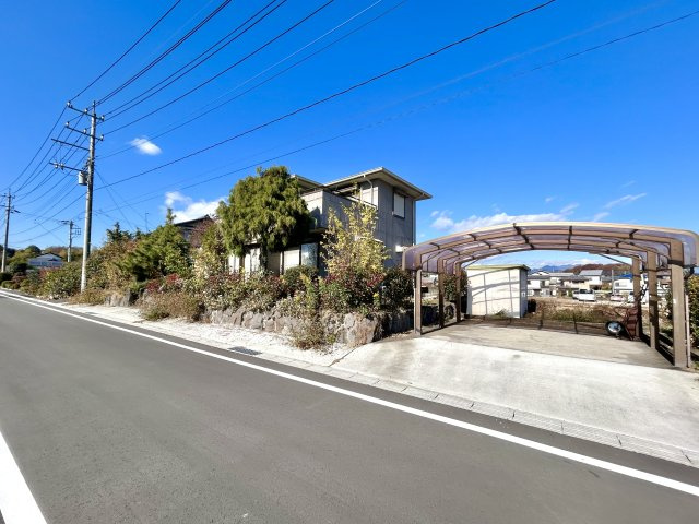 【中古戸建】安中市郷原の外観|■外観｜土日のご見学はもちろん、平日・夜間のご案内も大歓迎です♪「今から見たい」や「仕事終わりに見たい」にもご対応できますのでお気軽にお問い合わせください♪