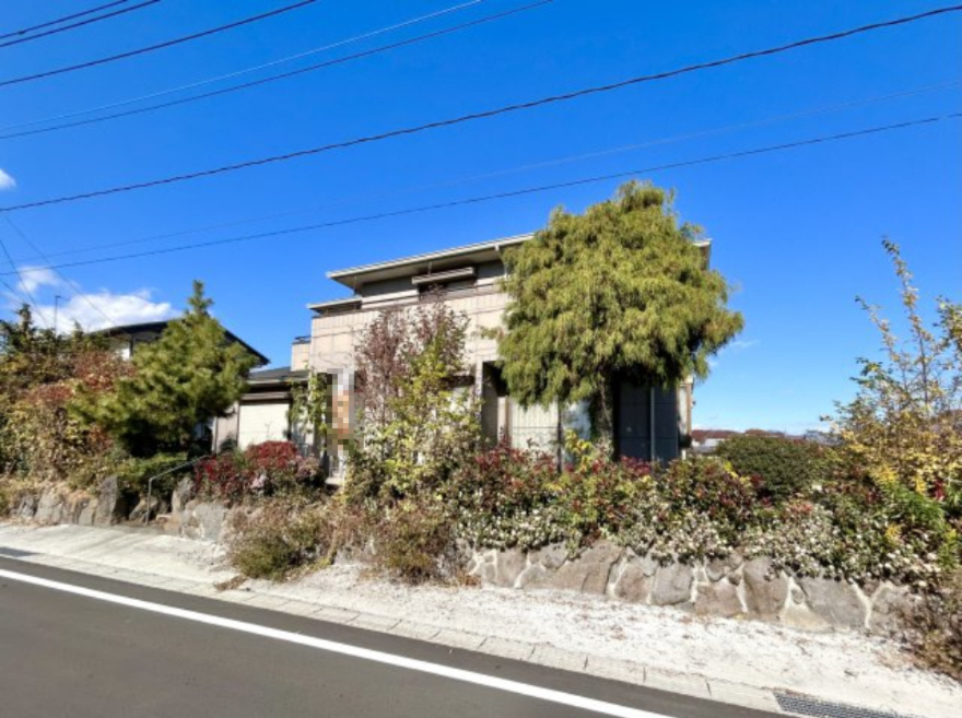 【中古戸建】安中市郷原の外観|■外観｜シャープなデザインが印象的な洗練された外観。格調高く、優雅さ漂う素敵な仕様です♪