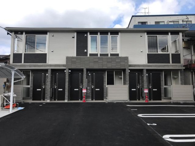 【外観】 | ブルーム | 「０円で入居も可能♪」お得にお探しするなら不動産すまラボにお任せ下さい♪
〇現地待合わせOK　〇LINE対応可　〇他社物件持込ＯＫ
〇遠隔契約OK　〇お値引き喜んで♪皆様のお問合せをお待ちしています♪