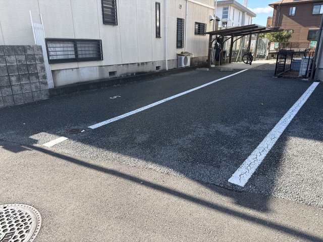 アベニュー安室の駐車場