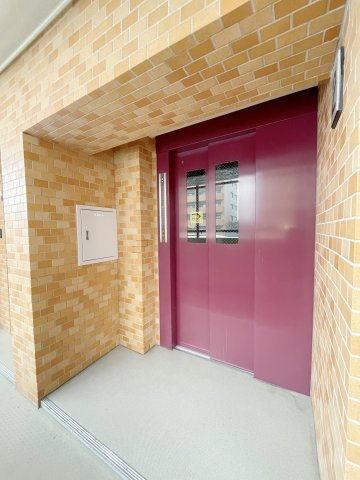 ネオハイツ並木のその他共用部分|エレベータ付。