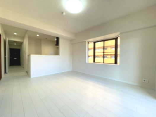 ネオハイツ並木の居間・リビング|襖を開放すると続き和室がございますので広々を使用することも、個室として使用することも出来るので便利な間取りです。