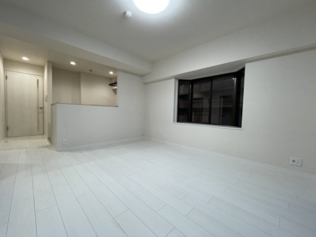 ネオハイツ並木の居間・リビング|角部屋の為、出窓付です♪