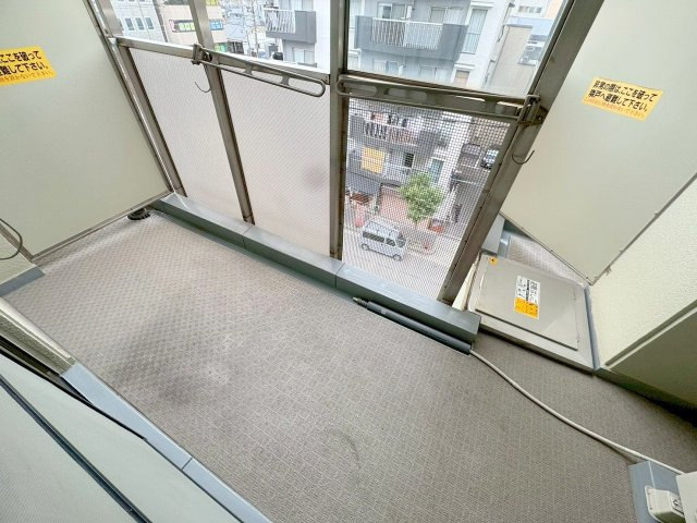 シオザキビルのバルコニー