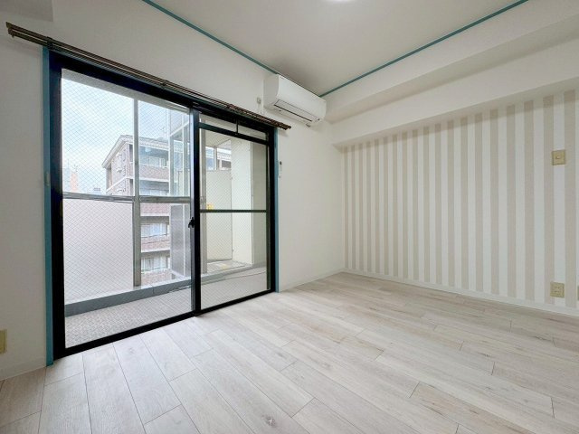 シオザキビルNo.3の居間・リビング