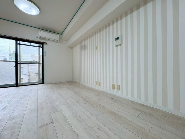 シオザキビルNo.3の居間・リビング