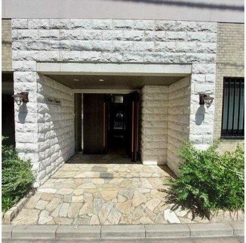 MON CHATONのエントランス