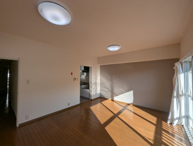 栄南団地４号棟の居間・リビング