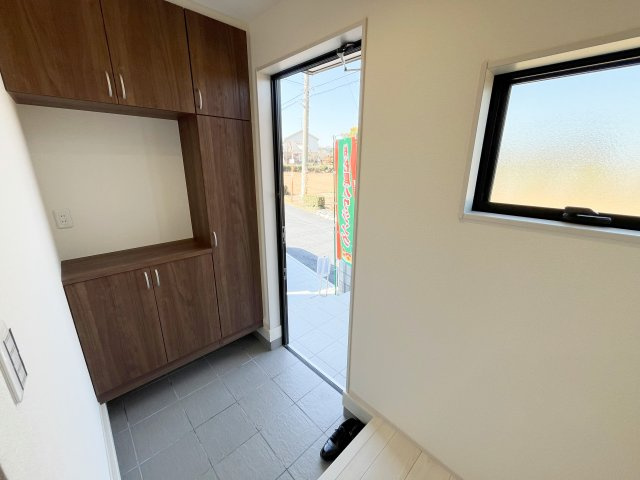 所沢市北野の玄関|収納豊富な玄関でスッキリ♪