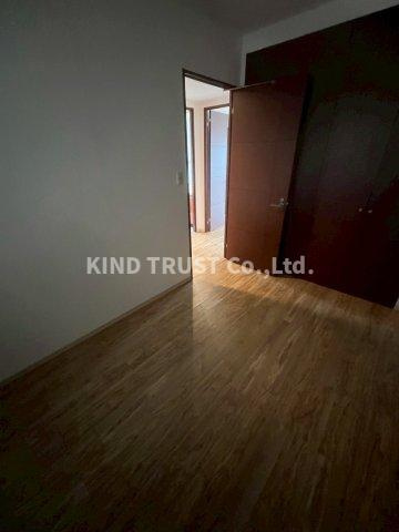 ロイヤルアーク花水都OSAKAの内装|明るい色調の室内です