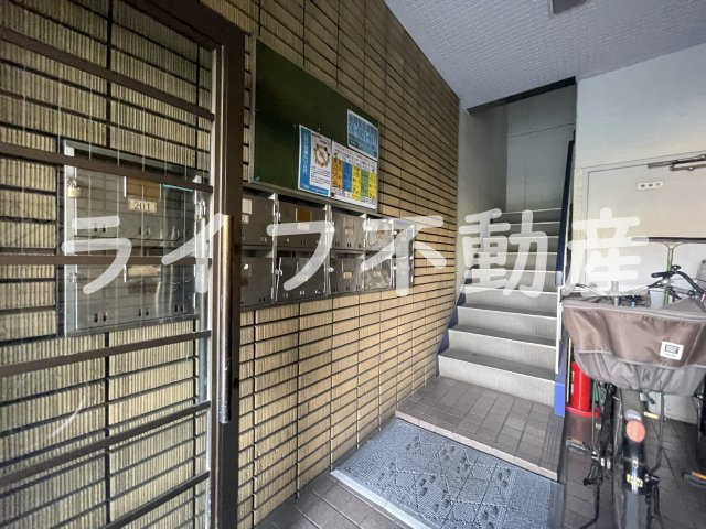 ハイツディーセントのエントランス|ゆとりのあるエントランスです