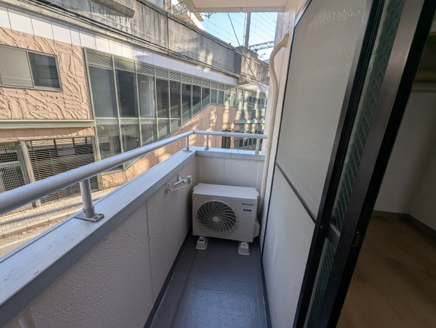 中央日進ビルのバルコニー