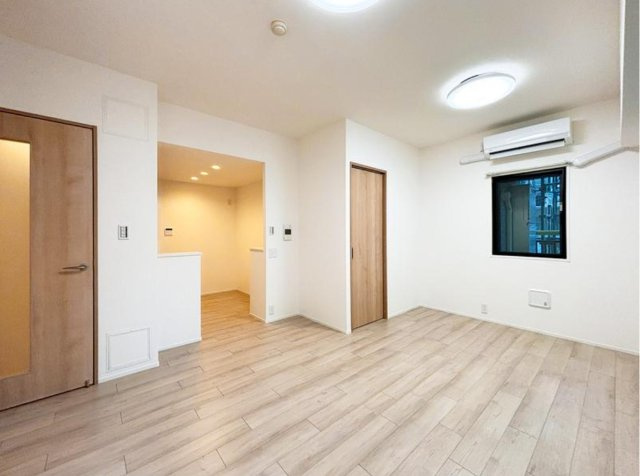 ジョイフル一番館鶴見中央【仲介手数料半額】の居間・リビング