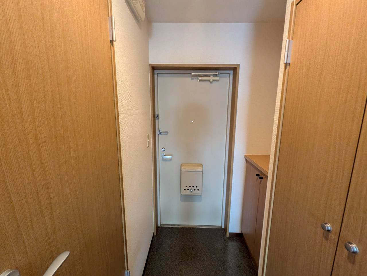 メゾン・ド・プレジュールの玄関