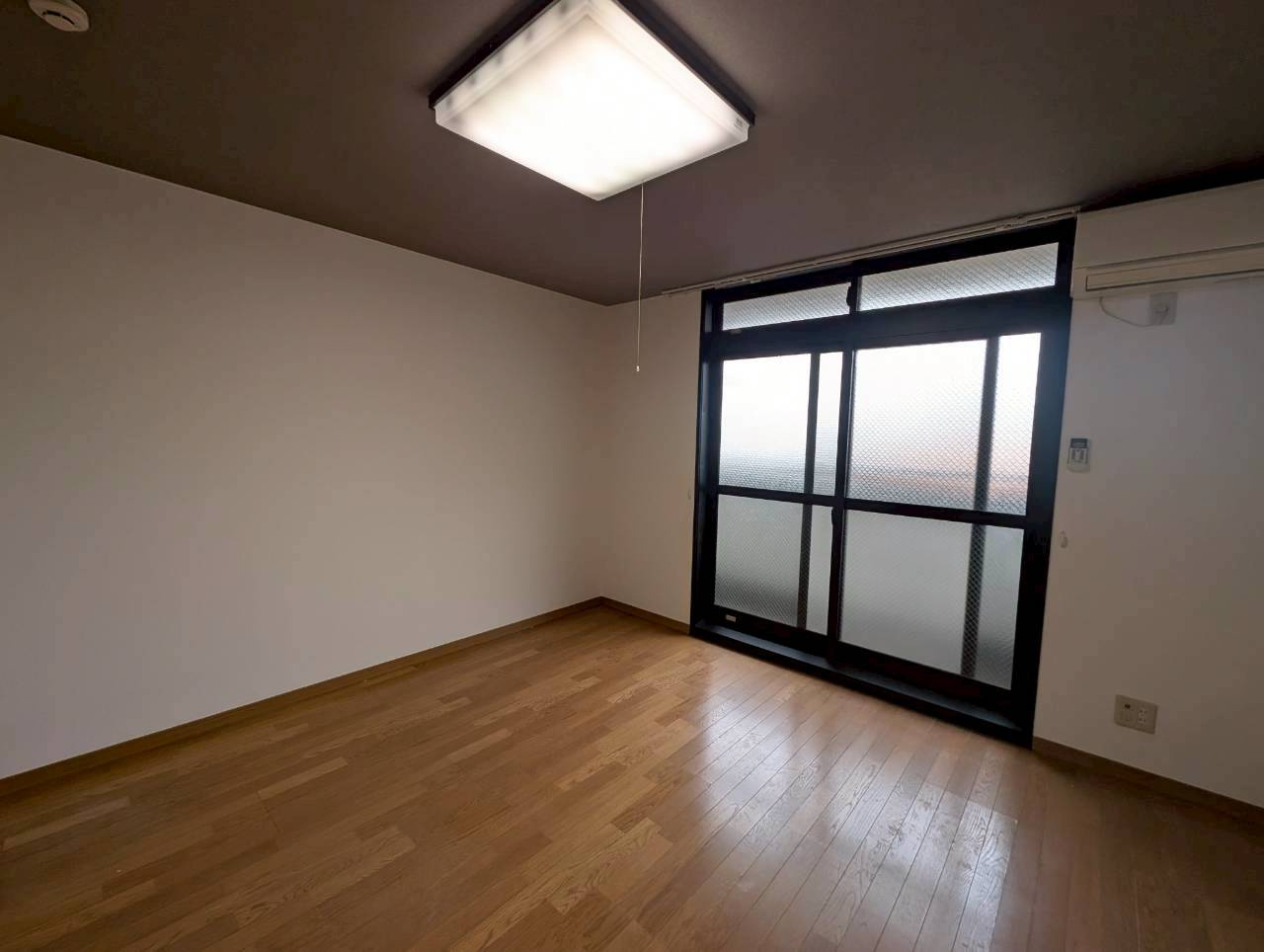 南花屋敷エイティーンハウスの居間・リビング