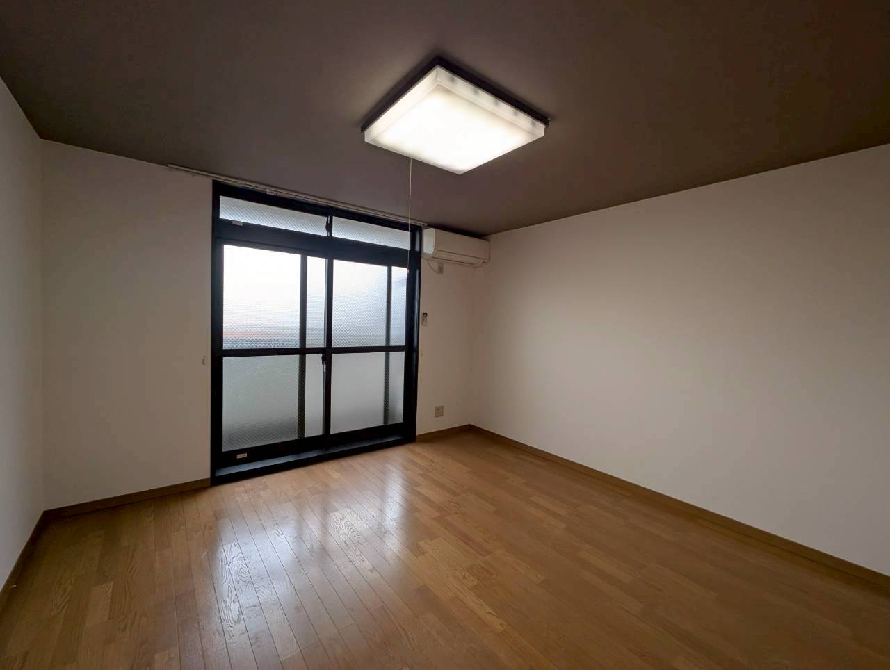 南花屋敷エイティーンハウスの居間・リビング