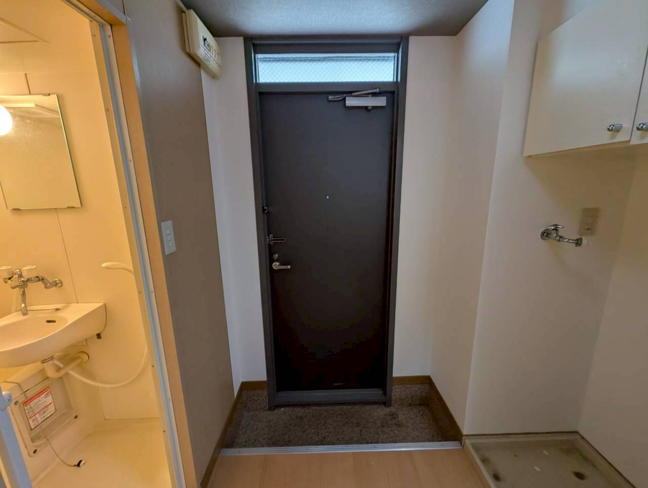 南花屋敷エイティーンハウスの玄関