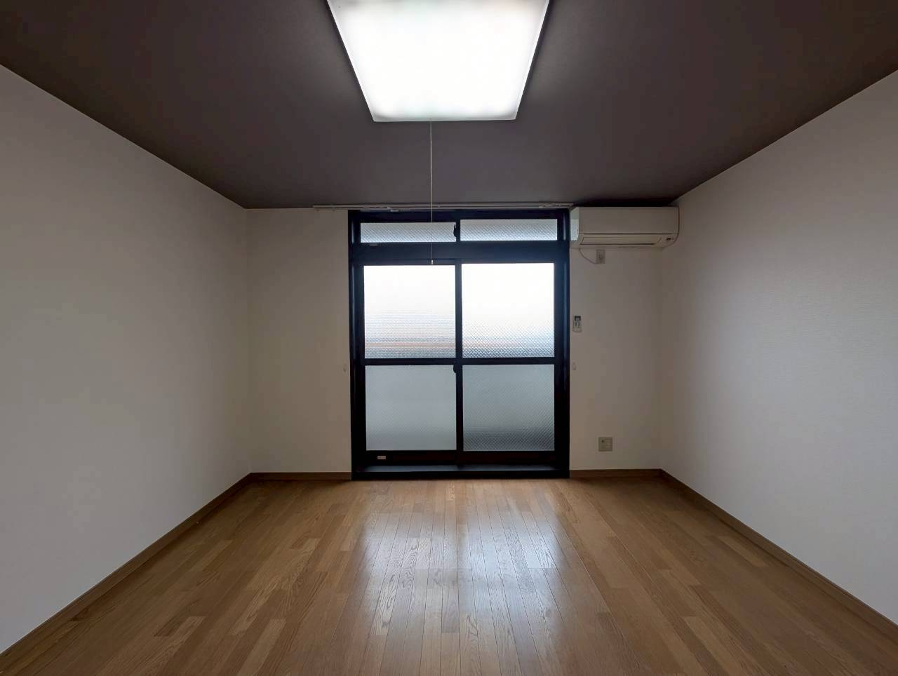 南花屋敷エイティーンハウスの居間・リビング