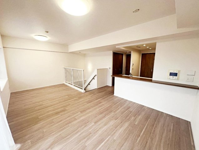 ビクトリアヒルズ横濱サウスC棟【仲介手数料無料】の居間・リビング