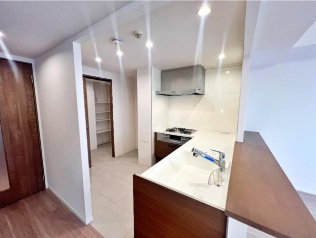 ビクトリアヒルズ横濱サウスC棟【仲介手数料無料】の玄関