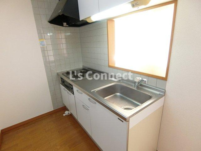 【キッチン】 | プランドール白鳥 | ３口ガスコンロのシステムキッチン。