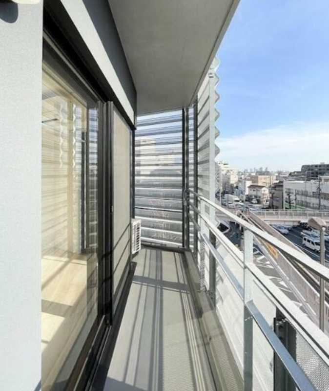 ニューガイアリルーム用賀No,32　ペット相談　築浅　デザイナーズのバルコニー