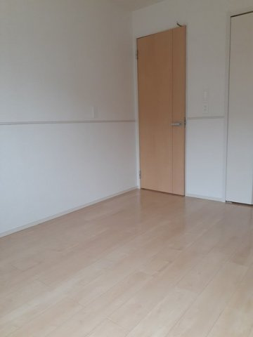 メゾン・ド・プルミエＡの内装|明るい色調の室内です