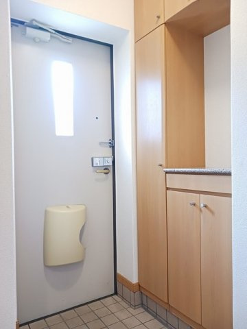 ソレアードＢの玄関