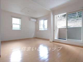 広島市安佐北区口田南４丁目のアパートの居間・リビング|エアコン付き