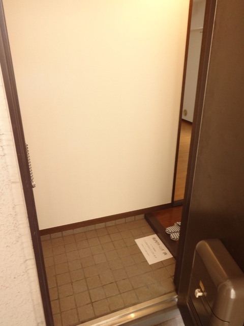 ランドフォレスト横浜蒔田の玄関