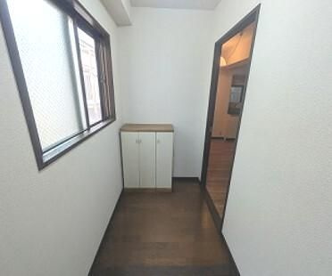 ランドフォレスト横浜蒔田の玄関