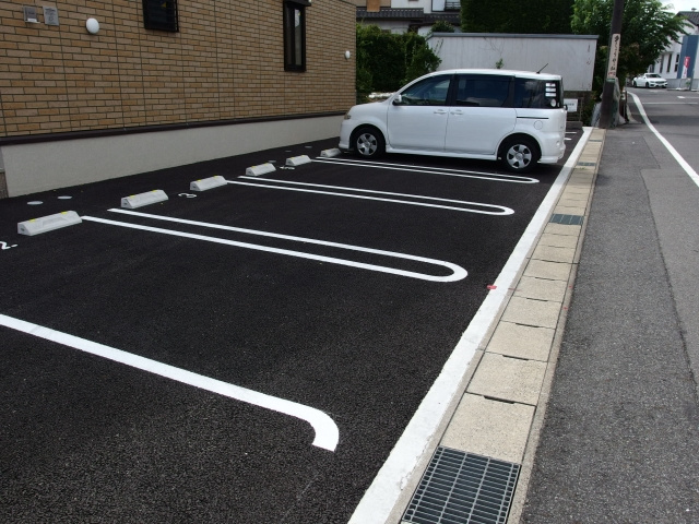 グランシャリオの駐車場