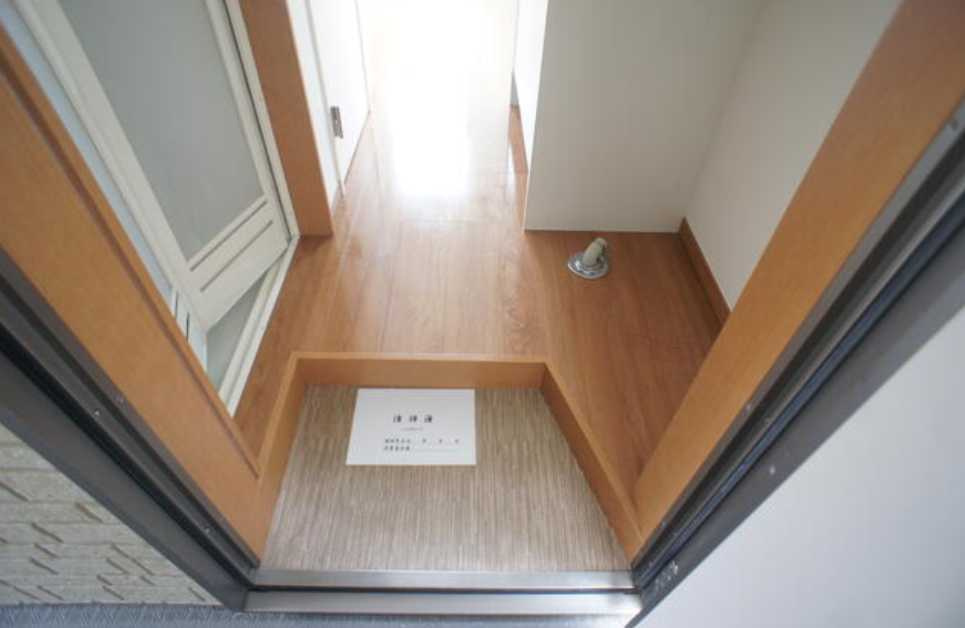 グレースラート　敷金０　礼金０　ロフトの玄関
