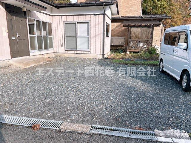 若葉町　菅原貸家の駐車場
