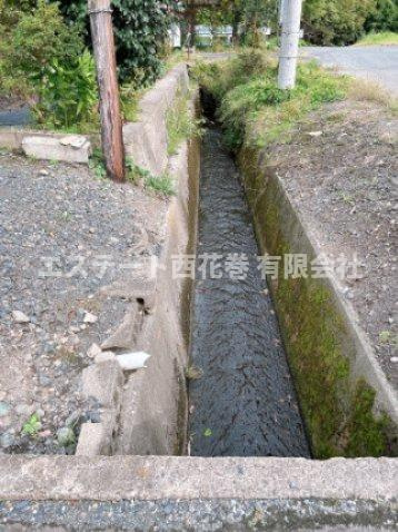 若葉町　菅原貸家のその他|敷地脇に水路があります。
