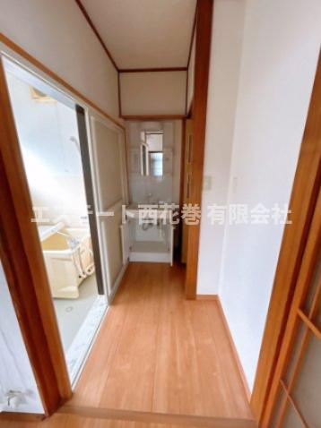 若葉町　菅原貸家の洗面所|洗面脱衣場。台所との間にドアはありません