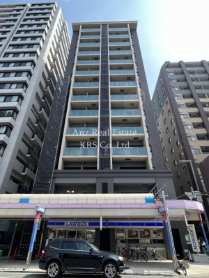 【外観】 | ドミツィール福 | バルコニーのすりガラスがスタイリッシュな外観のマンション☆