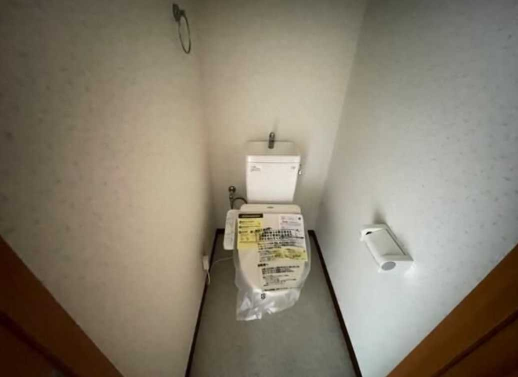 カーサフレスカ　駅近　床下収納　オートロックのトイレ