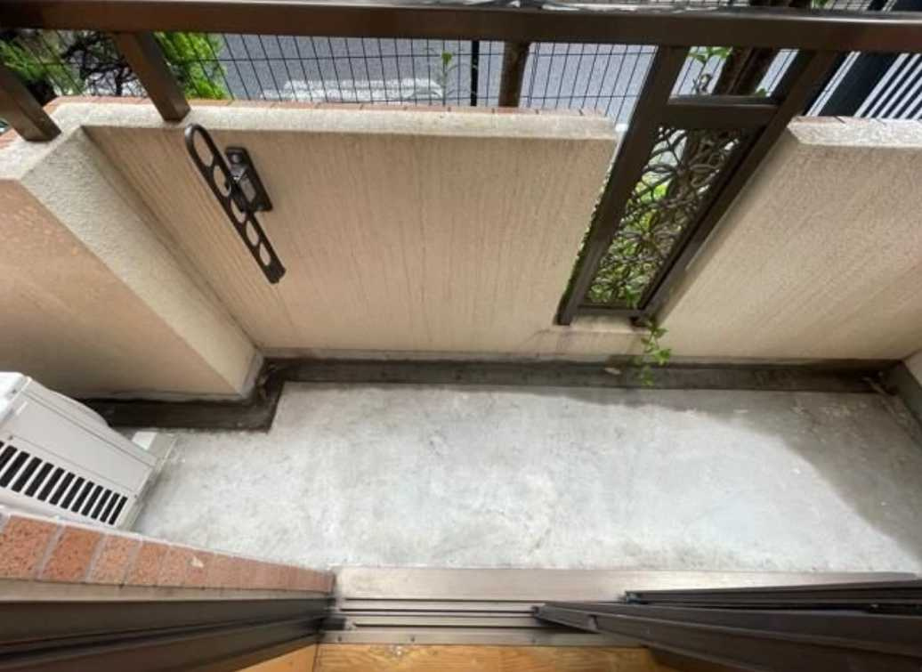 カーサフレスカ　駅近　床下収納　オートロックのバルコニー