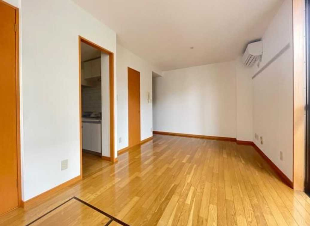 カーサフレスカ　駅近　床下収納　オートロックの居間・リビング