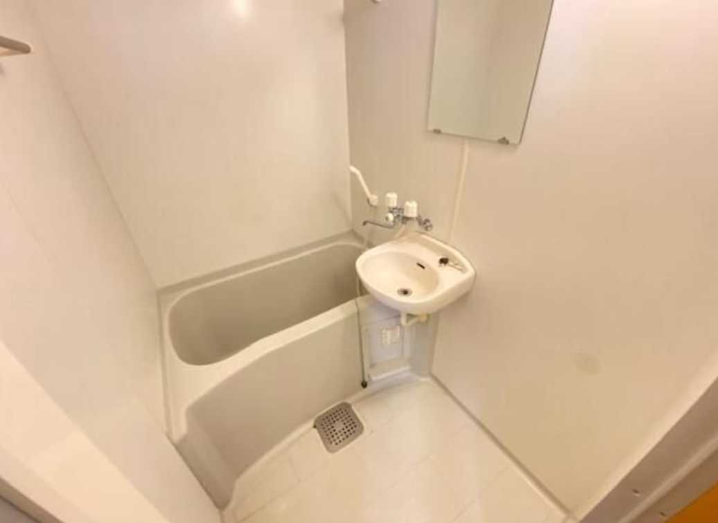 カーサフレスカ　駅近　床下収納　オートロックの浴室