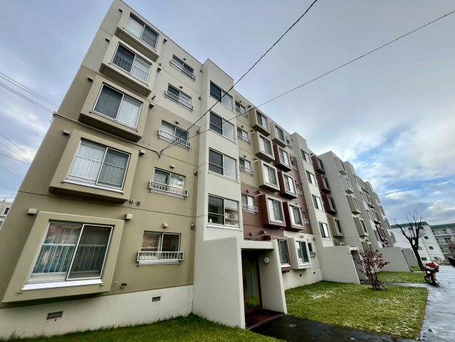 東急ドエル平岸台ビレジ2号棟の外観|令和7年10月内装リフォーム済み！地下鉄南北線「南平岸」駅まで徒歩5分♪