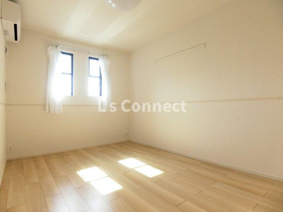 【内装】 | ヴィルド希羽Ⅰ | ６．５帖の洋室にもエアコン付き。