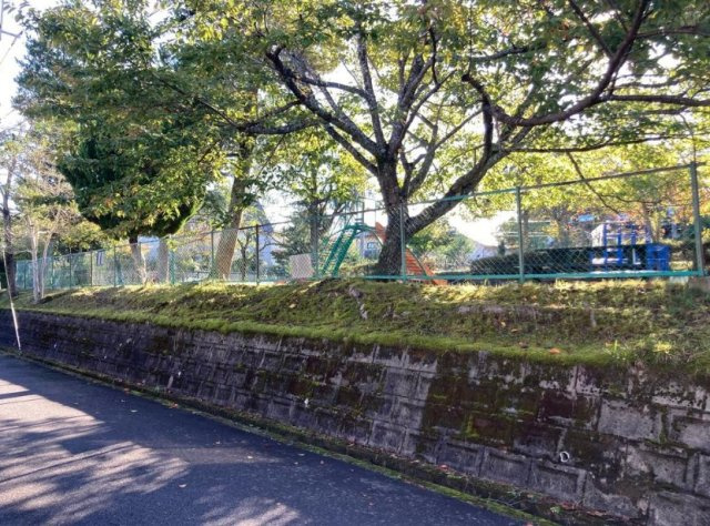 大津市比叡平３丁目の前面道路含む現地写真