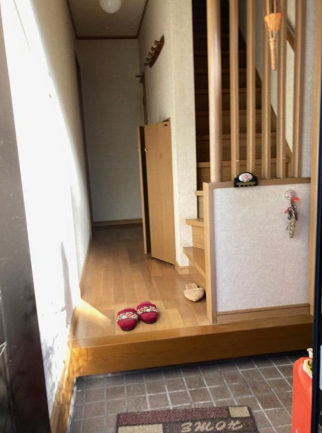 大津市比叡平３丁目の玄関