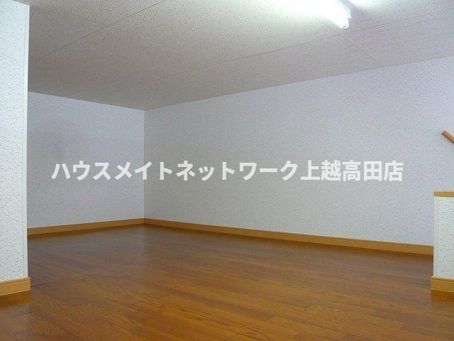 オレンジヒルズＪ２のその他|ロフト（同室タイプ２０５号室の画像を掲載）