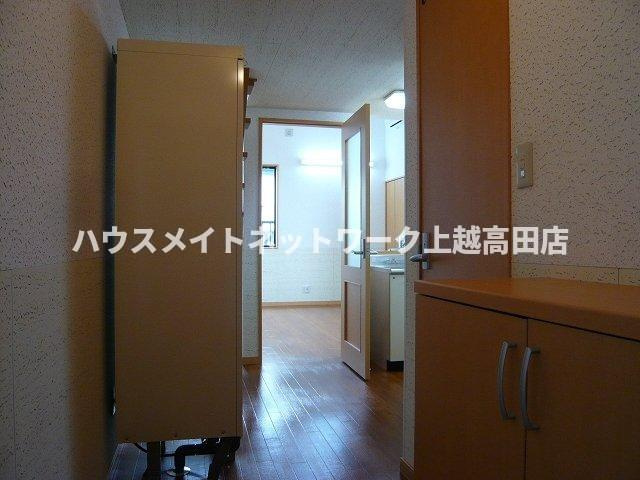 オレンジヒルズＪ２の玄関|玄関（同室タイプ２０５号室の画像を掲載）